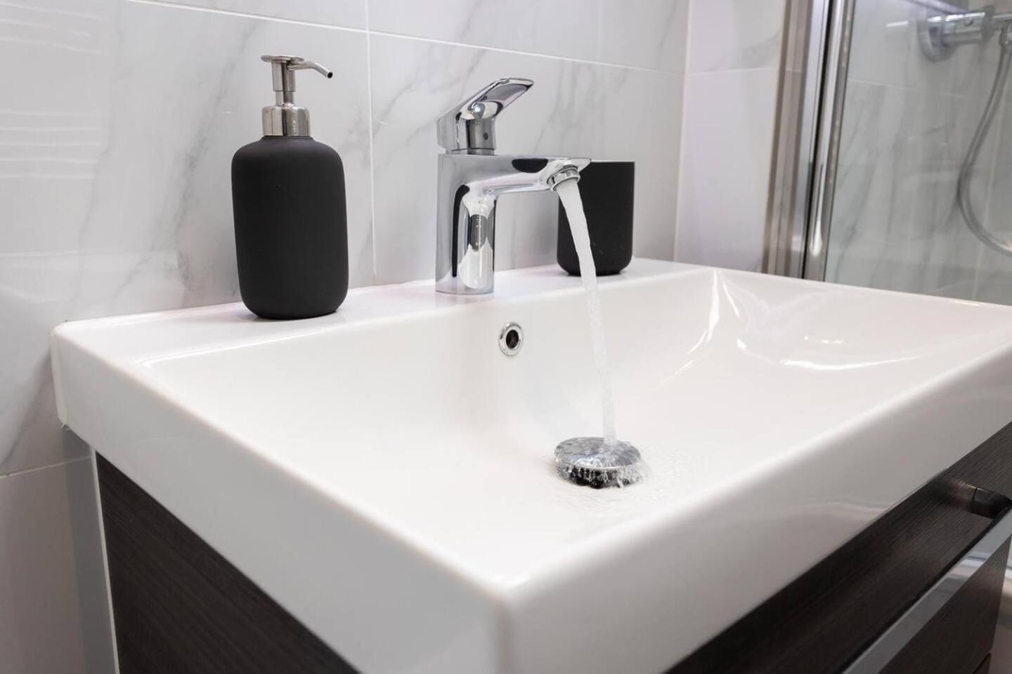 D & D Luxury Apartments スタンモア エクステリア 写真