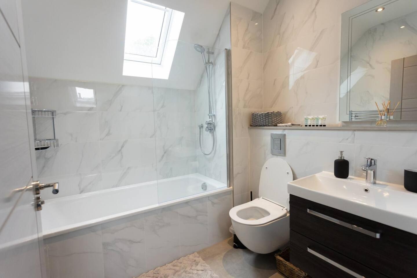 D & D Luxury Apartments スタンモア エクステリア 写真